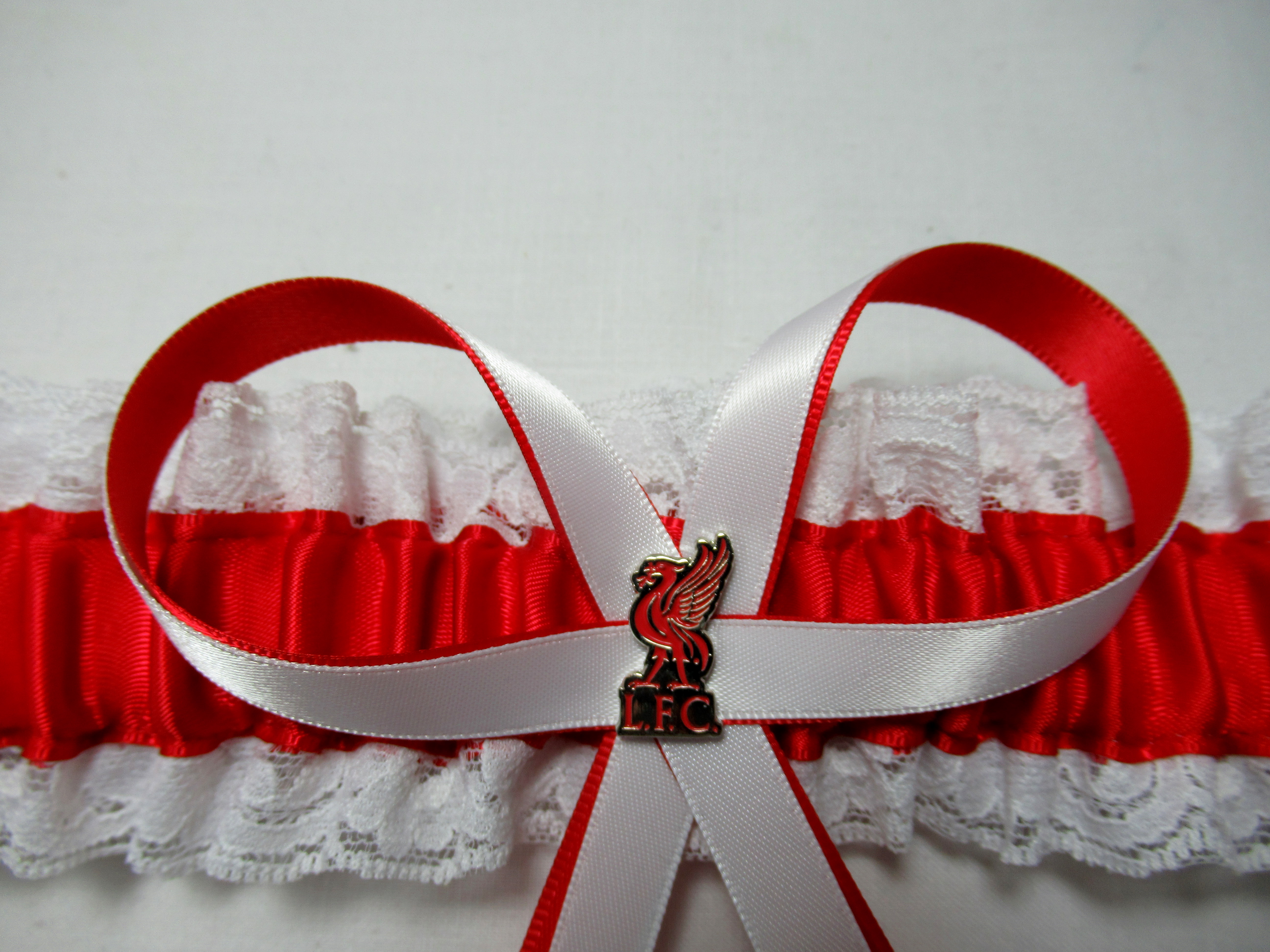 PERSONALISED RED FOOTBALL WEDDING/BRIDAL GARTER LIVERPOOL COLOURS NEW IN BOX 